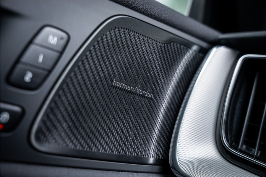 Volvo XC60 2.0 T6 Recharge AWD R-Design ** Luchtvering ** Panodak ** 360 HUD ** Trekhaak Volvo XC60 2.0 T6 Recharge AWD R-Design ** Luchtvering ** Panodak ** 360 HUD ** Trekhaak