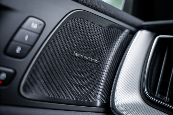 Volvo XC60 2.0 T6 Recharge AWD R-Design ** Luchtvering ** Panodak ** 360 HUD ** Trekhaak Volvo XC60 2.0 T6 Recharge AWD R-Design ** Luchtvering ** Panodak ** 360 HUD ** Trekhaak