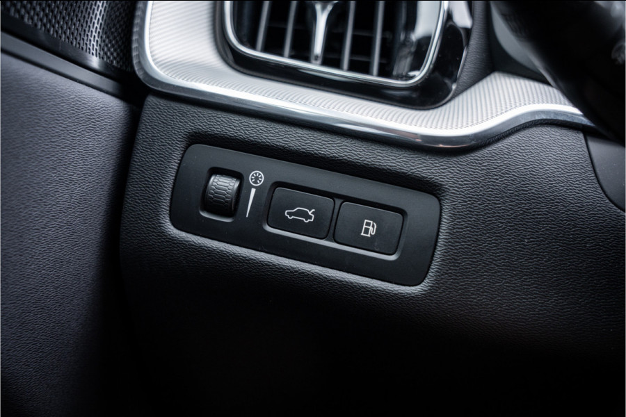 Volvo XC60 2.0 T6 Recharge AWD R-Design ** Luchtvering ** Panodak ** 360 HUD ** Trekhaak Volvo XC60 2.0 T6 Recharge AWD R-Design ** Luchtvering ** Panodak ** 360 HUD ** Trekhaak