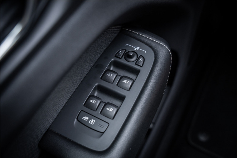 Volvo XC60 2.0 T6 Recharge AWD R-Design ** Luchtvering ** Panodak ** 360 HUD ** Trekhaak Volvo XC60 2.0 T6 Recharge AWD R-Design ** Luchtvering ** Panodak ** 360 HUD ** Trekhaak