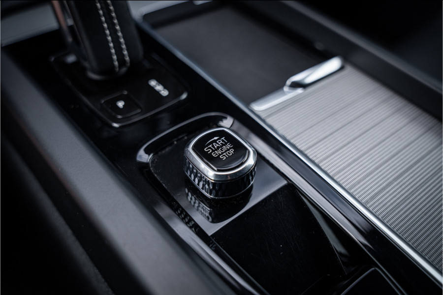 Volvo XC60 2.0 T6 Recharge AWD R-Design ** Luchtvering ** Panodak ** 360 HUD ** Trekhaak Volvo XC60 2.0 T6 Recharge AWD R-Design ** Luchtvering ** Panodak ** 360 HUD ** Trekhaak