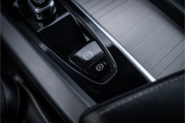 Volvo XC60 2.0 T6 Recharge AWD R-Design ** Luchtvering ** Panodak ** 360 HUD ** Trekhaak Volvo XC60 2.0 T6 Recharge AWD R-Design ** Luchtvering ** Panodak ** 360 HUD ** Trekhaak