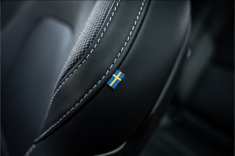 Volvo XC60 2.0 T6 Recharge AWD R-Design ** Luchtvering ** Panodak ** 360 HUD ** Trekhaak Volvo XC60 2.0 T6 Recharge AWD R-Design ** Luchtvering ** Panodak ** 360 HUD ** Trekhaak