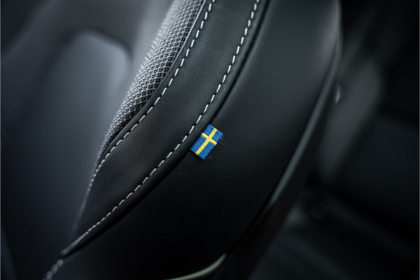 Volvo XC60 2.0 T6 Recharge AWD R-Design ** Luchtvering ** Panodak ** 360 HUD ** Trekhaak Volvo XC60 2.0 T6 Recharge AWD R-Design ** Luchtvering ** Panodak ** 360 HUD ** Trekhaak