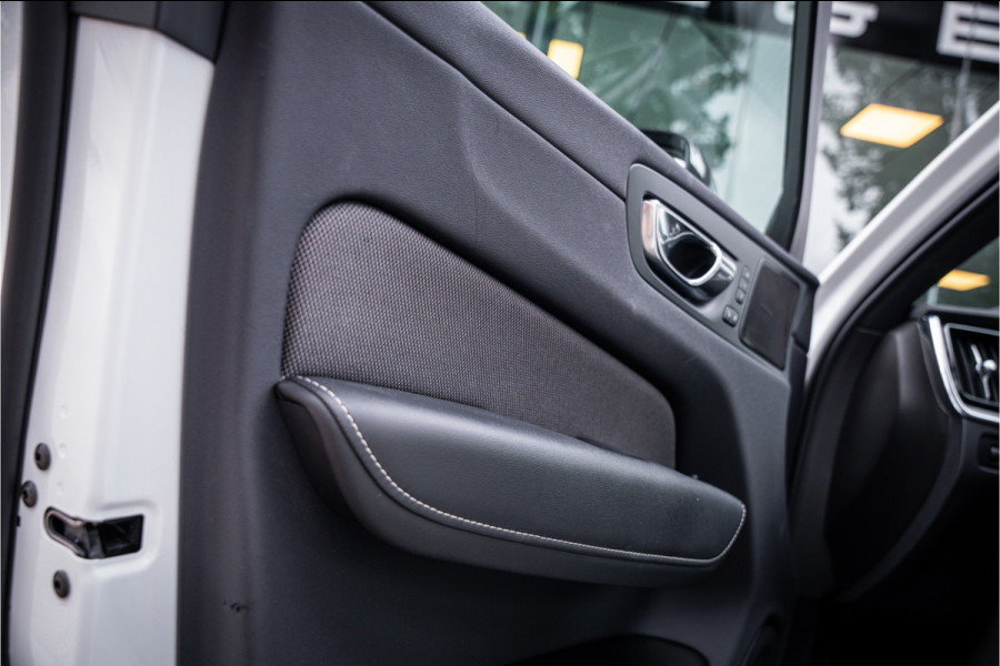 Volvo XC60 2.0 T6 Recharge AWD R-Design ** Luchtvering ** Panodak ** 360 HUD ** Trekhaak Volvo XC60 2.0 T6 Recharge AWD R-Design ** Luchtvering ** Panodak ** 360 HUD ** Trekhaak