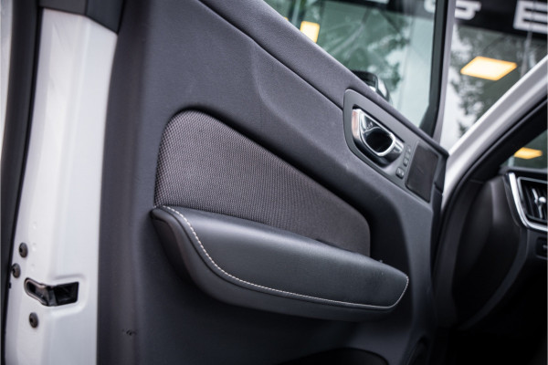 Volvo XC60 2.0 T6 Recharge AWD R-Design ** Luchtvering ** Panodak ** 360 HUD ** Trekhaak Volvo XC60 2.0 T6 Recharge AWD R-Design ** Luchtvering ** Panodak ** 360 HUD ** Trekhaak