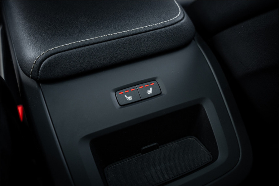 Volvo XC60 2.0 T6 Recharge AWD R-Design ** Luchtvering ** Panodak ** 360 HUD ** Trekhaak Volvo XC60 2.0 T6 Recharge AWD R-Design ** Luchtvering ** Panodak ** 360 HUD ** Trekhaak