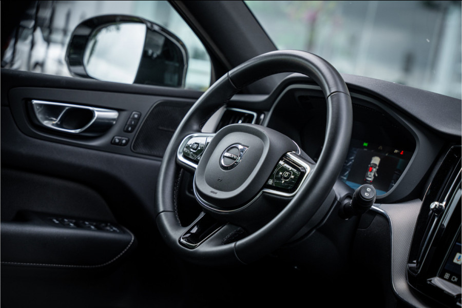 Volvo XC60 2.0 T6 Recharge AWD R-Design ** Luchtvering ** Panodak ** 360 HUD ** Trekhaak Volvo XC60 2.0 T6 Recharge AWD R-Design ** Luchtvering ** Panodak ** 360 HUD ** Trekhaak