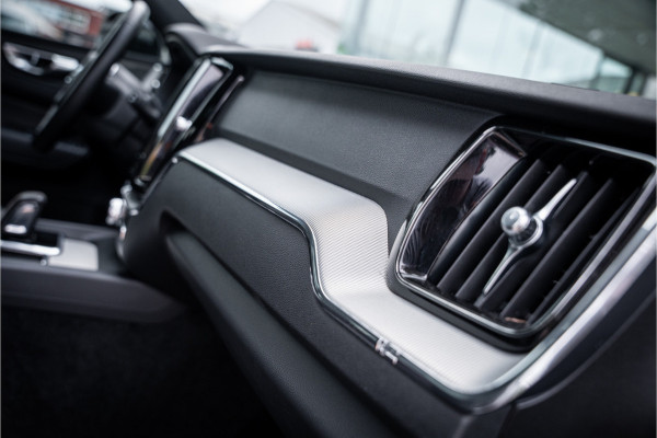 Volvo XC60 2.0 T6 Recharge AWD R-Design ** Luchtvering ** Panodak ** 360 HUD ** Trekhaak Volvo XC60 2.0 T6 Recharge AWD R-Design ** Luchtvering ** Panodak ** 360 HUD ** Trekhaak