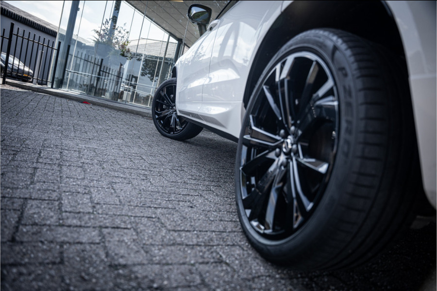 Volvo XC60 2.0 T6 Recharge AWD R-Design ** Luchtvering ** Panodak ** 360 HUD ** Trekhaak Volvo XC60 2.0 T6 Recharge AWD R-Design ** Luchtvering ** Panodak ** 360 HUD ** Trekhaak