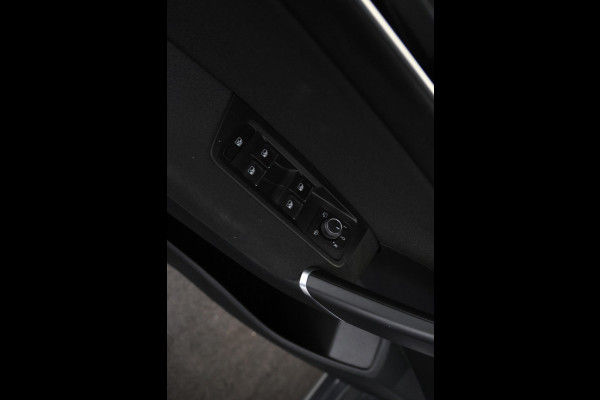 Volkswagen Touran 2.0 TDI SCR Highline 7p 7 persoons, apple carplay, navigatie,