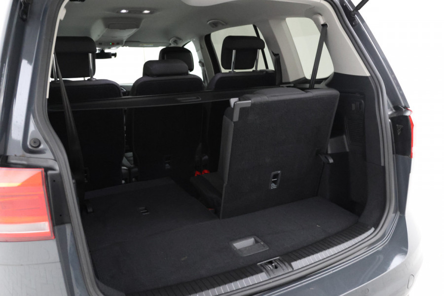 Volkswagen Touran 2.0 TDI SCR Highline 7p 7 persoons, apple carplay, navigatie,