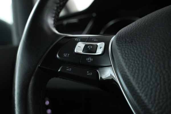 Volkswagen Touran 2.0 TDI SCR Highline 7p 7 persoons, apple carplay, navigatie,