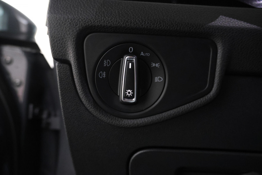 Volkswagen Touran 2.0 TDI SCR Highline 7p 7 persoons, apple carplay, navigatie,