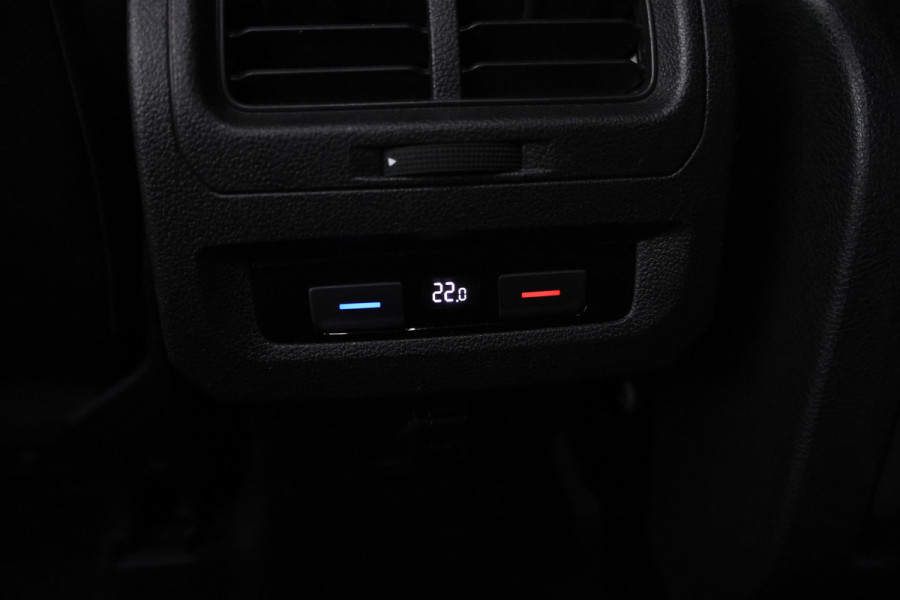 Volkswagen Touran 2.0 TDI SCR Highline 7p 7 persoons, apple carplay, navigatie,