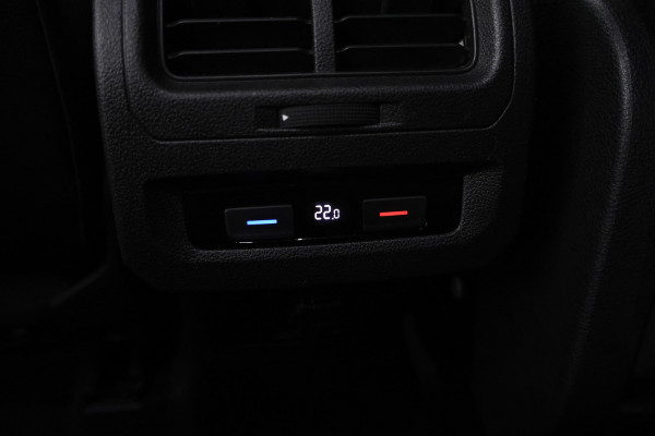 Volkswagen Touran 2.0 TDI SCR Highline 7p 7 persoons, apple carplay, navigatie,