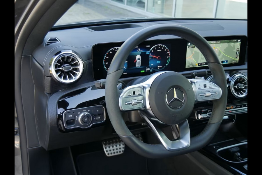 Mercedes-Benz A-Klasse 250e AMG ** LED, MBUX+, LEDER, DISTR, PANO, 2 zone AIRCO, 19-inch LMV, HuD,  ** 1e EIG - UNFALLFREI ** ** INFORMEER OOK NAAR ONZE AANTREKKELIJKE FINANCIAL-LEASE TARIEVEN **