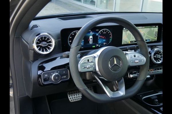 Mercedes-Benz A-Klasse 250e AMG ** LED, MBUX+, LEDER, DISTR, PANO, 2 zone AIRCO, 19-inch LMV, HuD,  ** 1e EIG - UNFALLFREI ** ** INFORMEER OOK NAAR ONZE AANTREKKELIJKE FINANCIAL-LEASE TARIEVEN **