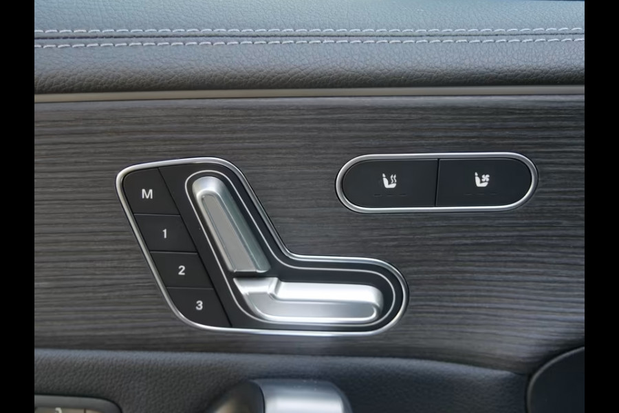 Mercedes-Benz A-Klasse 250e AMG ** LED, MBUX+, LEDER, DISTR, PANO, 2 zone AIRCO, 19-inch LMV, HuD,  ** 1e EIG - UNFALLFREI ** ** INFORMEER OOK NAAR ONZE AANTREKKELIJKE FINANCIAL-LEASE TARIEVEN **