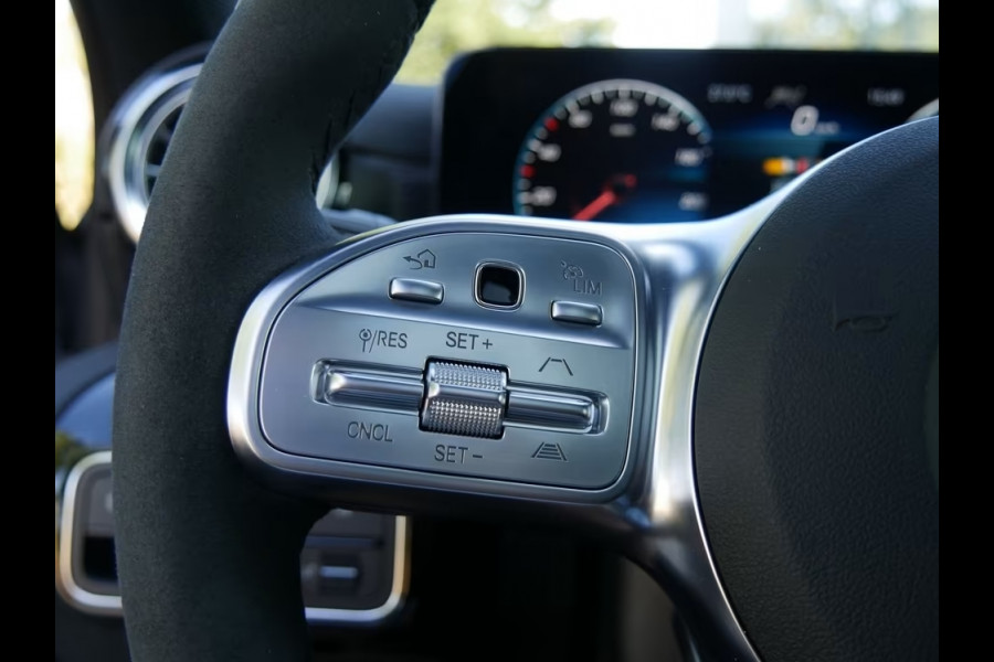 Mercedes-Benz A-Klasse 250e AMG ** LED, MBUX+, LEDER, DISTR, PANO, 2 zone AIRCO, 19-inch LMV, HuD,  ** 1e EIG - UNFALLFREI ** ** INFORMEER OOK NAAR ONZE AANTREKKELIJKE FINANCIAL-LEASE TARIEVEN **