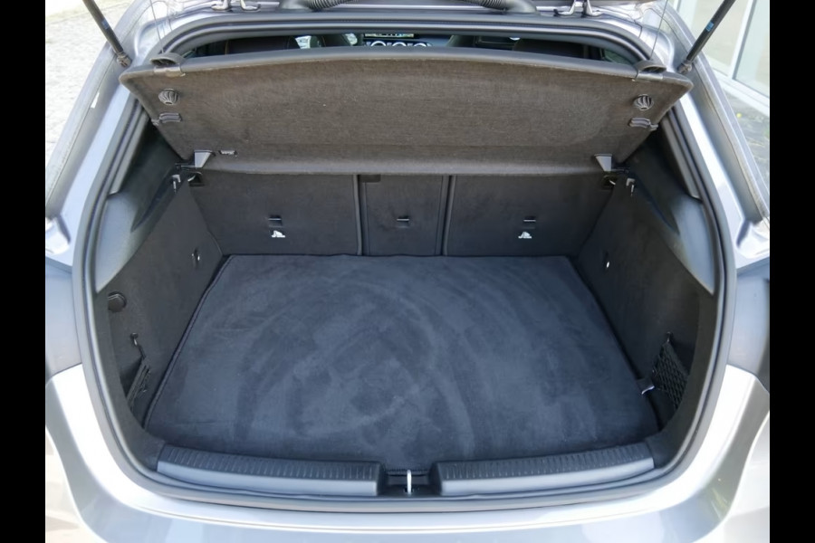 Mercedes-Benz A-Klasse 250e AMG ** LED, MBUX+, LEDER, DISTR, PANO, 2 zone AIRCO, 19-inch LMV, HuD,  ** 1e EIG - UNFALLFREI ** ** INFORMEER OOK NAAR ONZE AANTREKKELIJKE FINANCIAL-LEASE TARIEVEN **