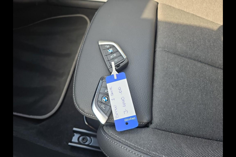 BMW 1-serie 118i Executive Edition | Navi | Led | Live Cockpit |