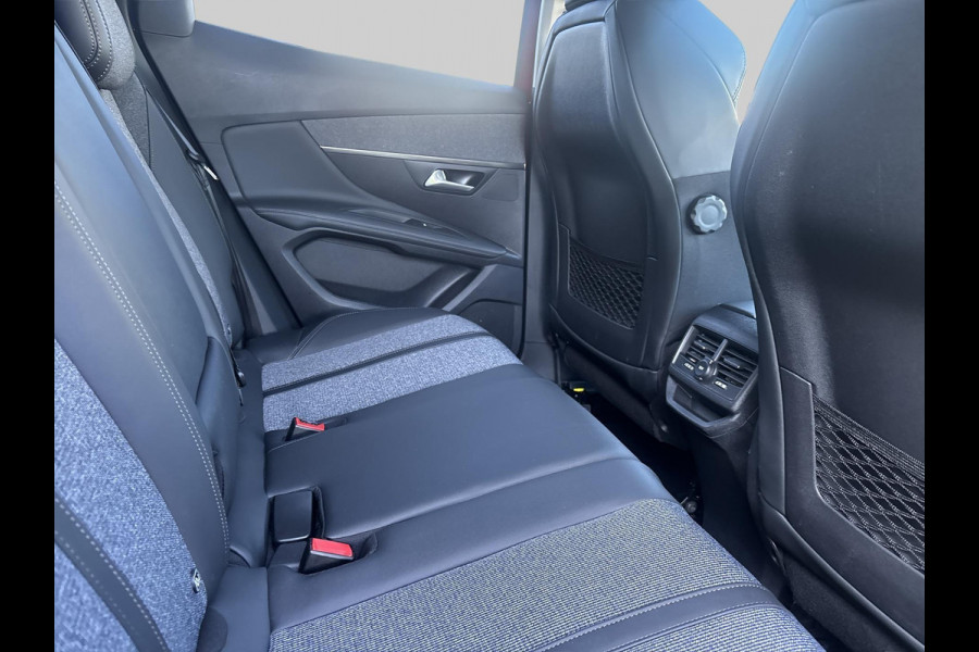 Peugeot 3008 1.2 PureTech Blue Lease Premium  | automaat | navigatie | 19" velgen | trekhaak