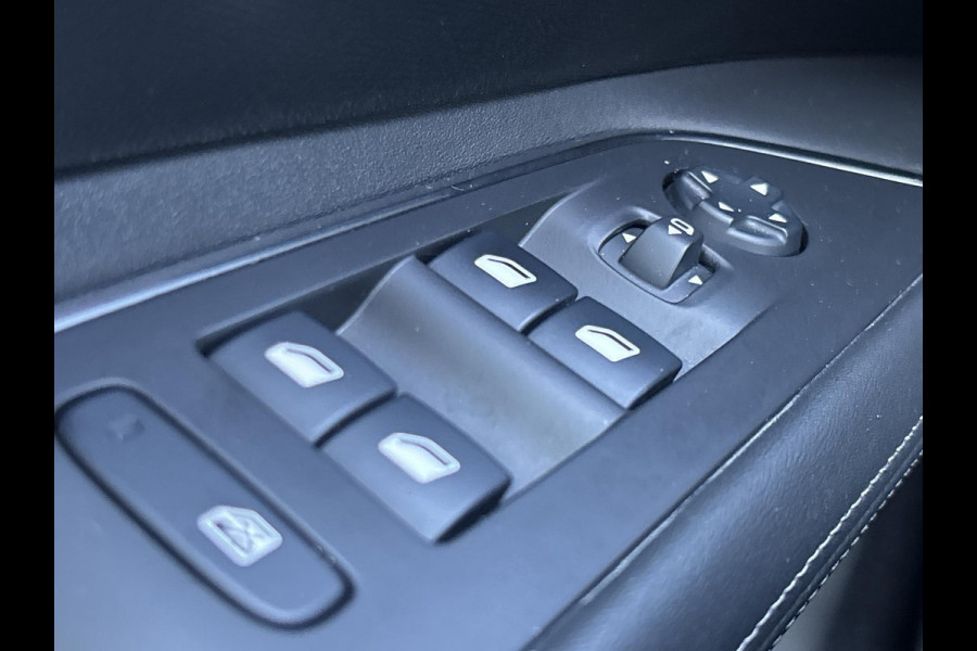 Peugeot 3008 1.2 PureTech Blue Lease Premium  | automaat | navigatie | 19" velgen | trekhaak