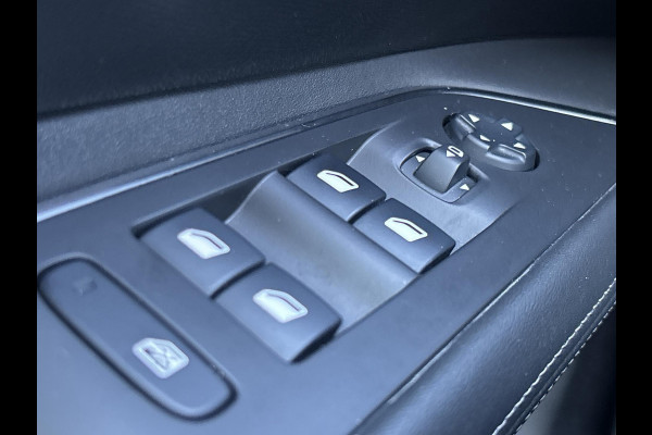 Peugeot 3008 1.2 PureTech Blue Lease Premium  | automaat | navigatie | 19" velgen | trekhaak