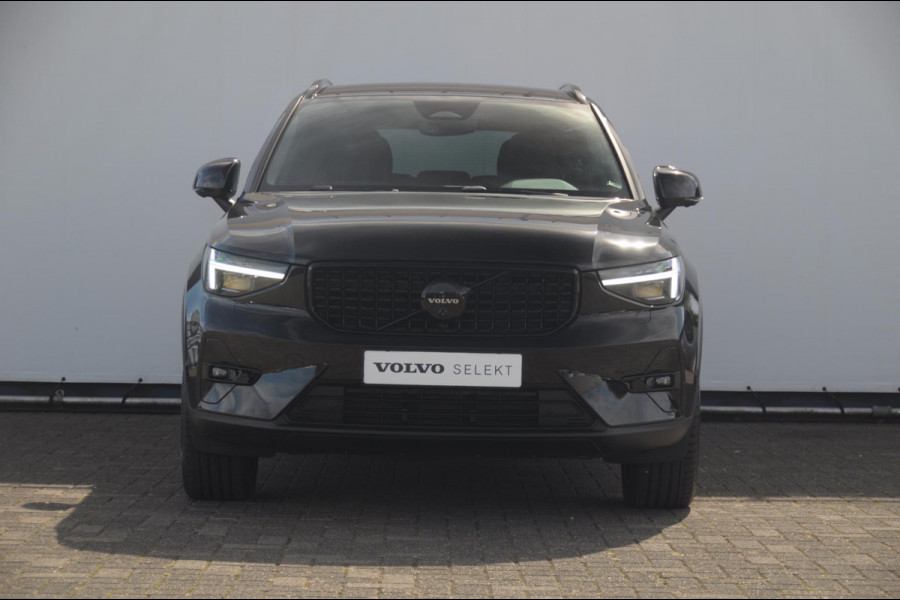 Volvo XC40 B4 211PK Automaat Plus Black Edition / Trekhaak / 360 Camera / Adaptieve cruise control / Stoel- en stuurwielverwarming / Elektrische achterklep / harman kardon Audio / App carplay /
