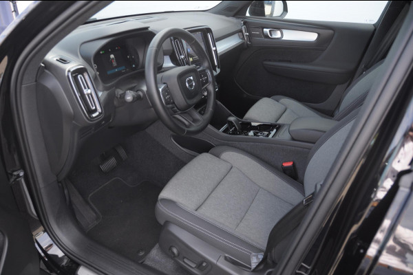 Volvo XC40 B4 211PK Automaat Plus Black Edition / Trekhaak / 360 Camera / Adaptieve cruise control / Stoel- en stuurwielverwarming / Elektrische achterklep / harman kardon Audio / App carplay /