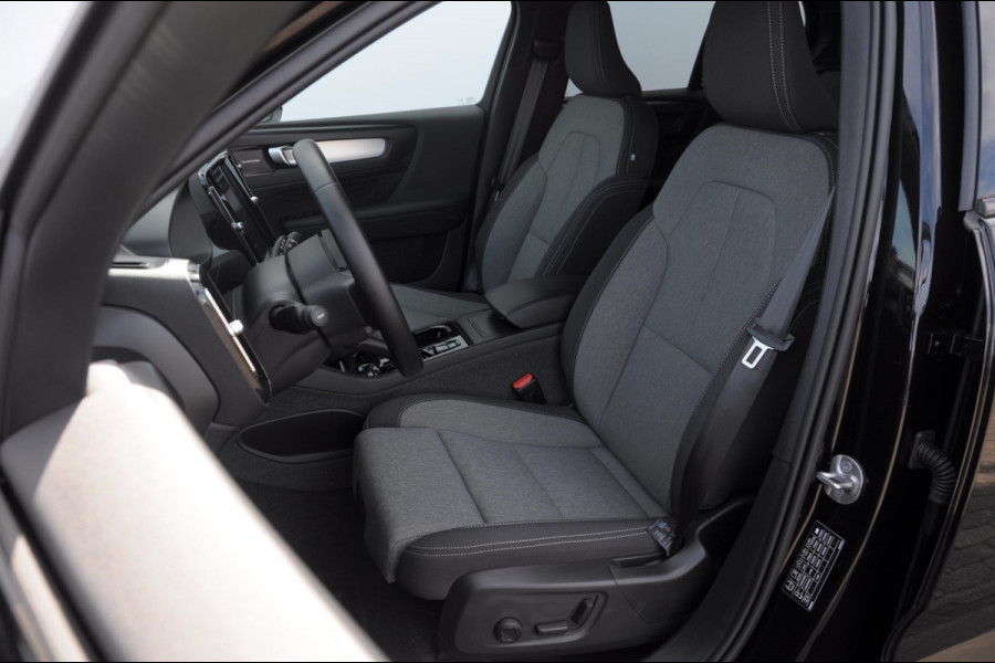 Volvo XC40 B4 211PK Automaat Plus Black Edition / Trekhaak / 360 Camera / Adaptieve cruise control / Stoel- en stuurwielverwarming / Elektrische achterklep / harman kardon Audio / App carplay /