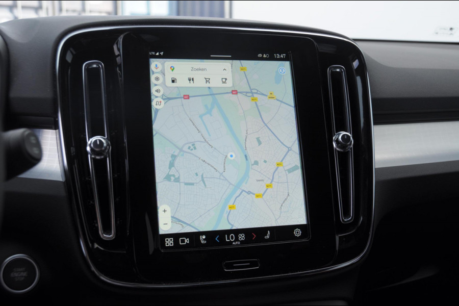 Volvo XC40 B4 211PK Automaat Plus Black Edition / Trekhaak / 360 Camera / Adaptieve cruise control / Stoel- en stuurwielverwarming / Elektrische achterklep / harman kardon Audio / App carplay /