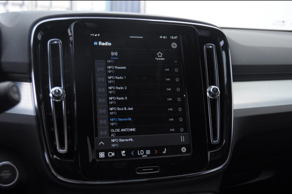 Volvo XC40 B4 211PK Automaat Plus Black Edition / Trekhaak / 360 Camera / Adaptieve cruise control / Stoel- en stuurwielverwarming / Elektrische achterklep / harman kardon Audio / App carplay /