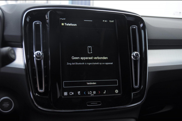 Volvo XC40 B4 211PK Automaat Plus Black Edition / Trekhaak / 360 Camera / Adaptieve cruise control / Stoel- en stuurwielverwarming / Elektrische achterklep / harman kardon Audio / App carplay /