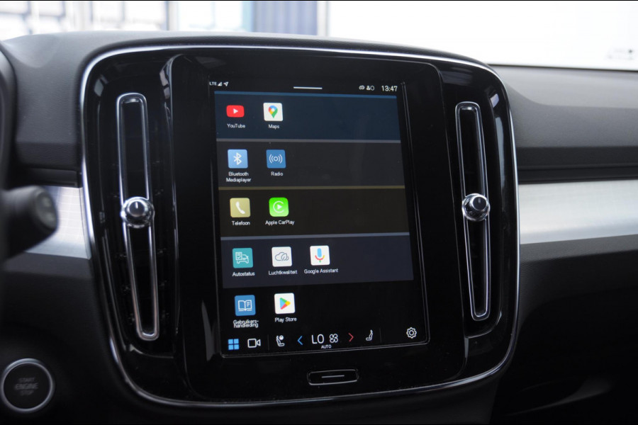 Volvo XC40 B4 211PK Automaat Plus Black Edition / Trekhaak / 360 Camera / Adaptieve cruise control / Stoel- en stuurwielverwarming / Elektrische achterklep / harman kardon Audio / App carplay /