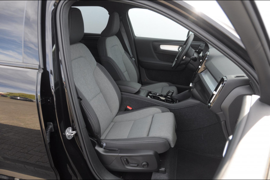 Volvo XC40 B4 211PK Automaat Plus Black Edition / Trekhaak / 360 Camera / Adaptieve cruise control / Stoel- en stuurwielverwarming / Elektrische achterklep / harman kardon Audio / App carplay /