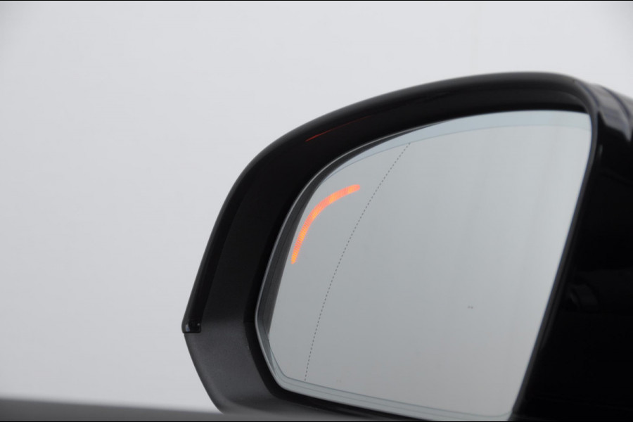 Volvo XC40 B4 211PK Automaat Plus Black Edition / Trekhaak / 360 Camera / Adaptieve cruise control / Stoel- en stuurwielverwarming / Elektrische achterklep / harman kardon Audio / App carplay /