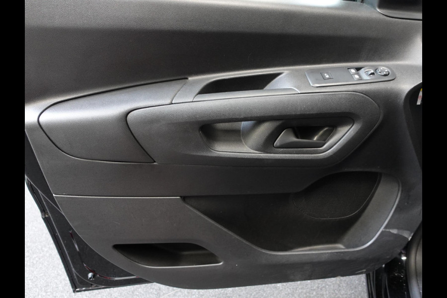 Citroën Berlingo 130PK Automaat L2 Navigatie Apple carplay/ Android Auto Cruise control Trekhaak parkeersensoren 3-Zits Euro6