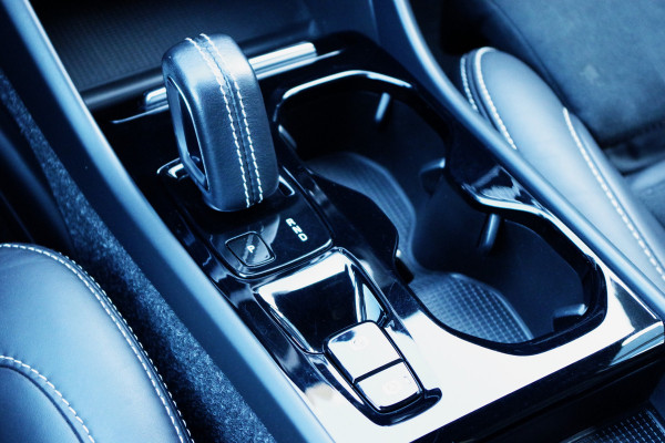 Volvo XC40 1.5 T5 Recharge R-Design 262 PK PHEV, Harman/Kardon Sound, Camera, Carplay, Leder-Alcantara