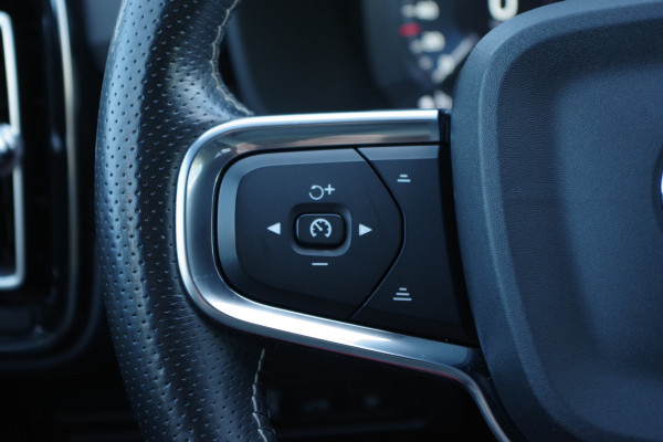 Volvo XC40 1.5 T5 Recharge R-Design 262 PK PHEV, Harman/Kardon Sound, Camera, Carplay, Leder-Alcantara