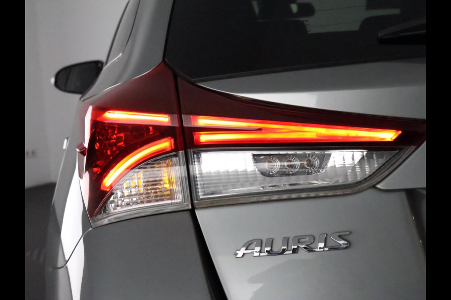 Toyota Auris Touring Sports 1.8 HYBRID DYNAMIC ULTIMATE AUTOM.GARANTIE 3-2027 CLIMA.CRUISE.BLACKLINE .