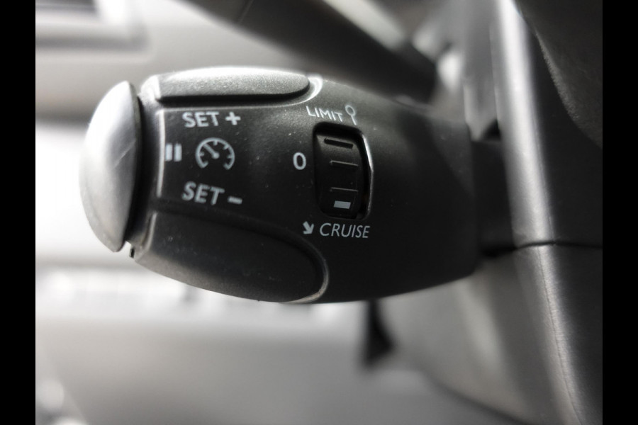 Citroën Jumpy 95pk L2 Airco Cruise control Parkeersensoren Euro6 Sidebars * Citroën Jumpy 95pk L2 Airco Cruise control Parkeersensoren Euro6 Sidebars *