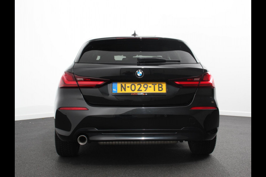 BMW 1-serie 118i Automaat Sportline Business Edition DEMO Climate control Navigatie Cruise control LED Parkeersensor achter Apple Carplay/ Android Auto