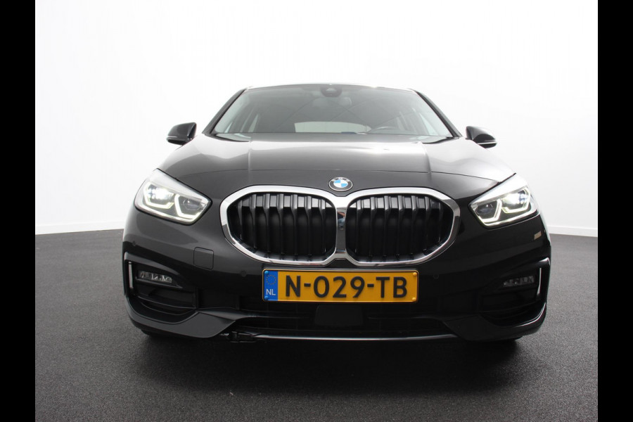 BMW 1-serie 118i Automaat Sportline Business Edition DEMO Climate control Navigatie Cruise control LED Parkeersensor achter Apple Carplay/ Android Auto