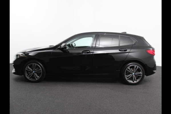 BMW 1-serie 118i Automaat Sportline Business Edition DEMO Climate control Navigatie Cruise control LED Parkeersensor achter Apple Carplay/ Android Auto