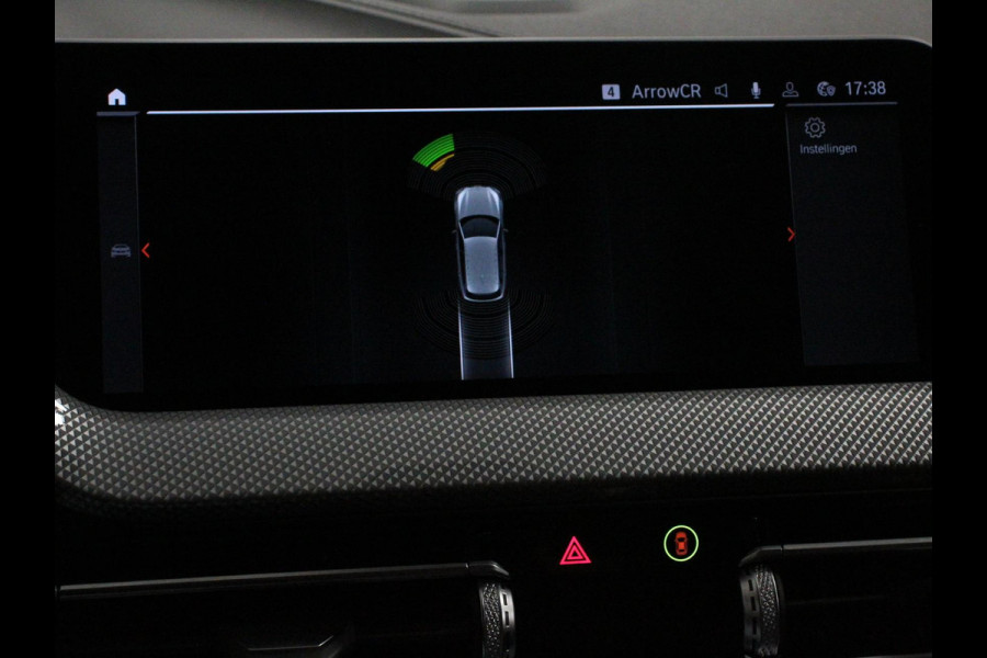 BMW 1-serie 118i Automaat Sportline Business Edition DEMO Climate control Navigatie Cruise control LED Parkeersensor achter Apple Carplay/ Android Auto