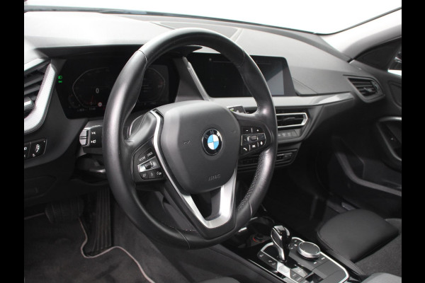 BMW 1-serie 118i Automaat Sportline Business Edition DEMO Climate control Navigatie Cruise control LED Parkeersensor achter Apple Carplay/ Android Auto