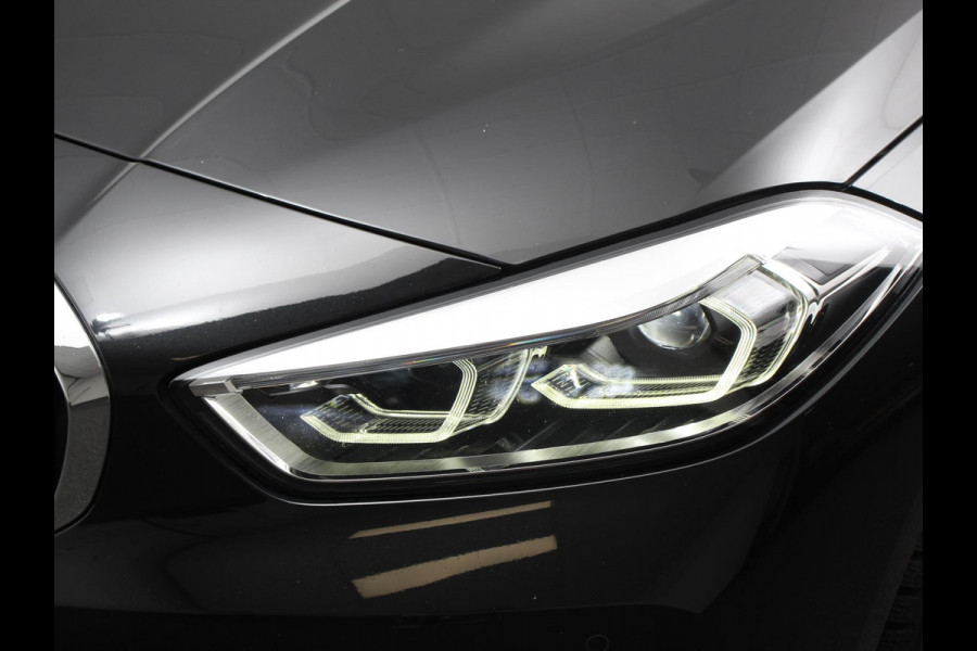 BMW 1-serie 118i Automaat Sportline Business Edition DEMO Climate control Navigatie Cruise control LED Parkeersensor achter Apple Carplay/ Android Auto