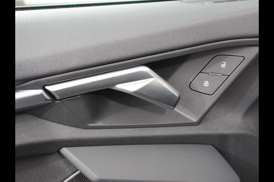 Audi A3 Sportback 40 TFSI e PHEV 204pk Advanced S Tronic | Panorama dak | Climate control | Adaptive cruise control | LED | Parkeersensoren | Keyless | Navigatie | Verwarmde voorstoelen | Apple Carplay/ Android Auto
